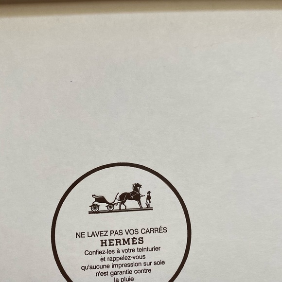 Authentic gorgeous Hermès scarf with box - Picture 6 of 6